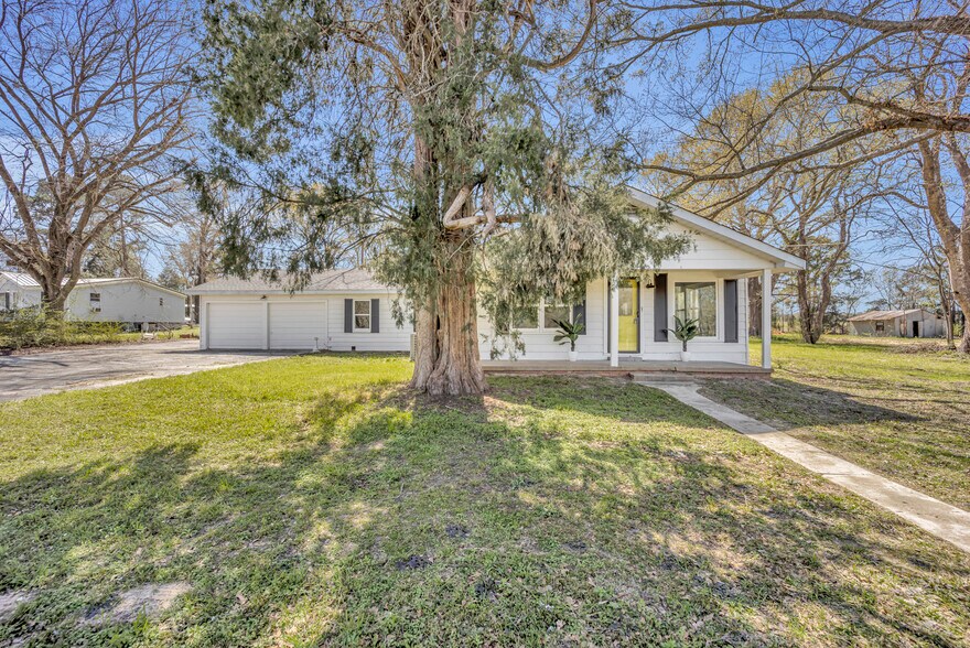 Primary Photo - 4255 State Highway 323 W