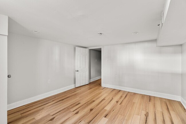 Building Photo - 419 N Collington Ave