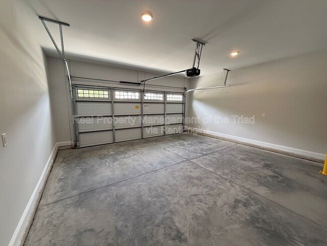 Building Photo - 111 Oakdale Frst Ln