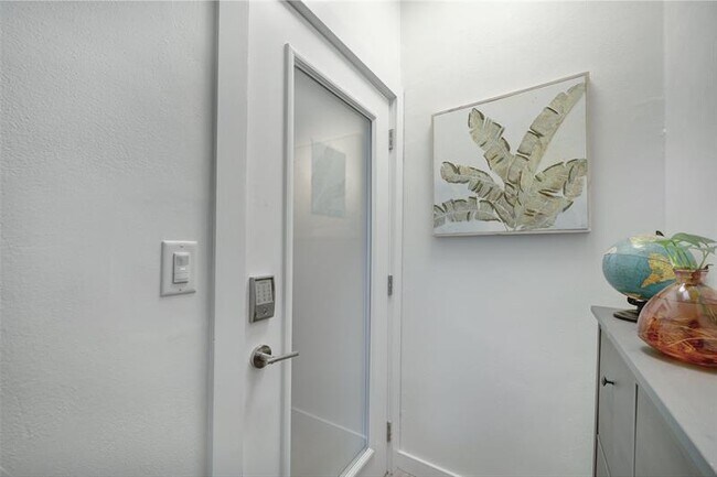 Building Photo - 3038 N Federal Hwy