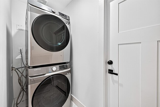 Building Photo - 5121 Locust St