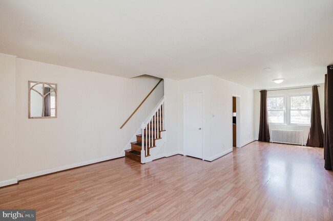 Building Photo - 317 Arden Rd W
