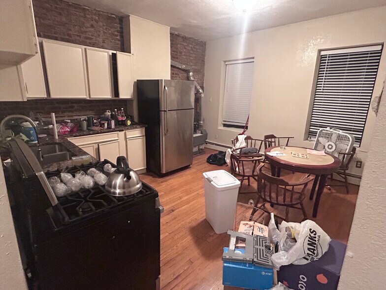 Primary Photo - 88 Hammond St