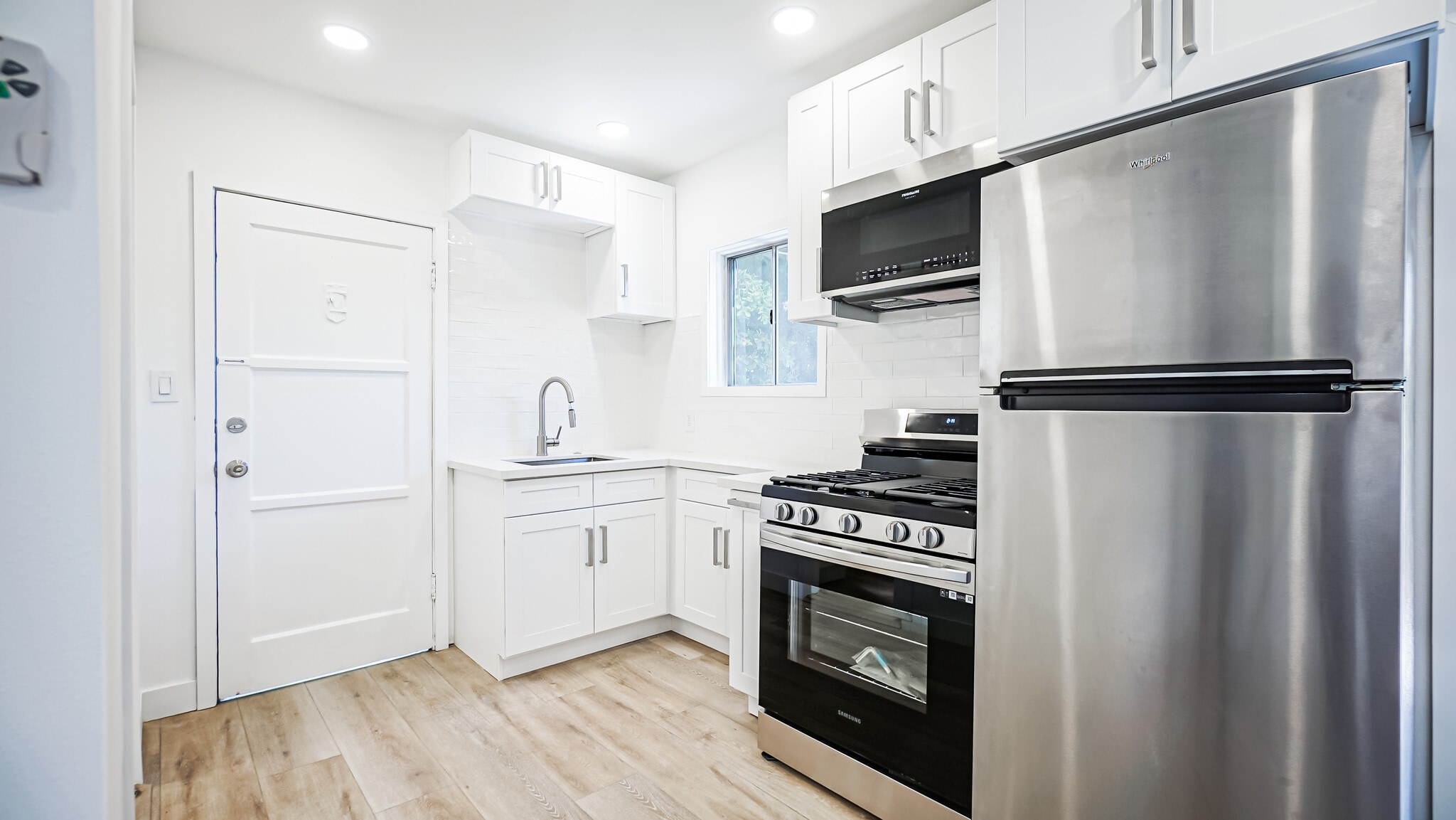 Building Photo - 2065 Ivar Ave