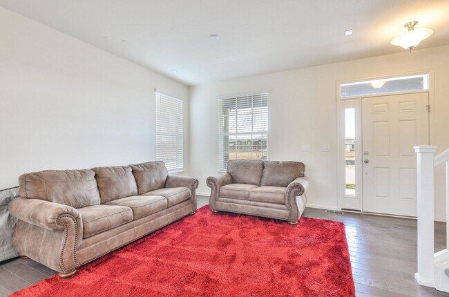 Building Photo - Beautiful 2-Bedroom, 2.5-Bath Townhome in ...