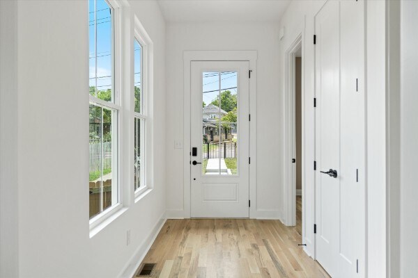 Building Photo - 2826 Clifton Ave