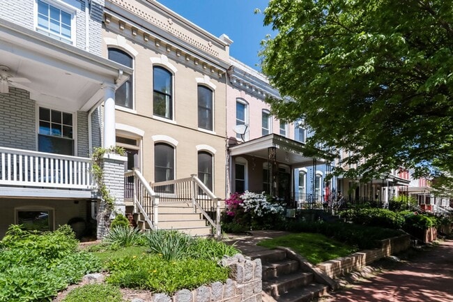 Building Photo - 1318 A St SE