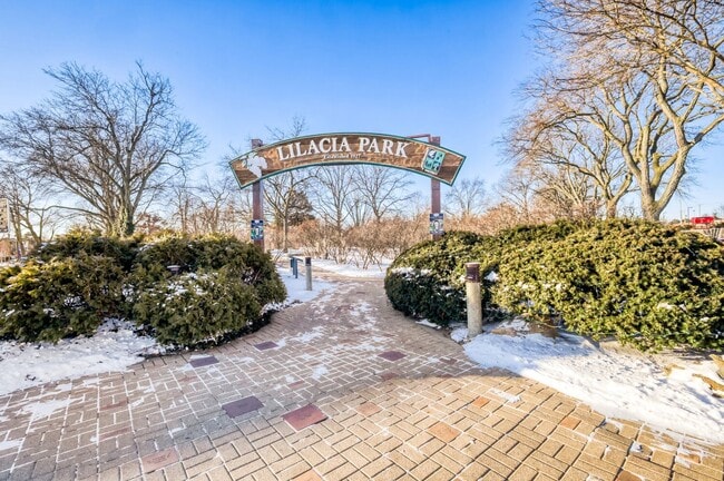 Building Photo - 42 N Park Ave