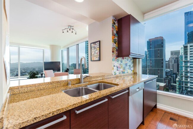 Building Photo - 425 1st St