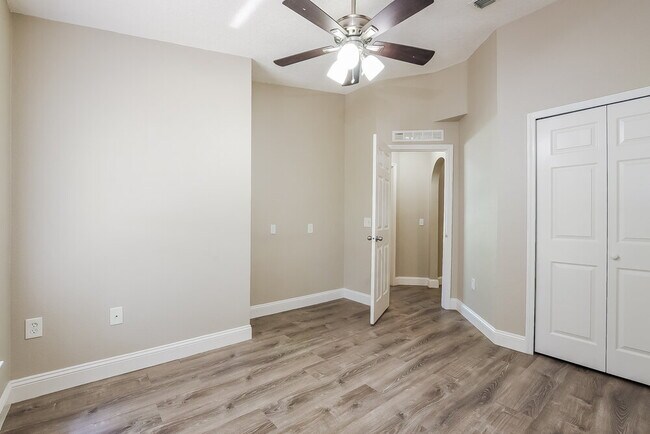 Building Photo - 2366 Tealwood Circle