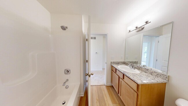 Building Photo - 5391 Swan Dr