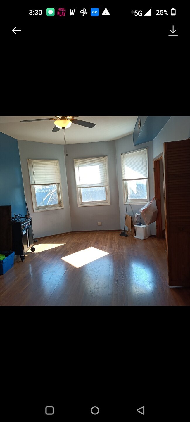 Building Photo - 1440 W Barry Ave