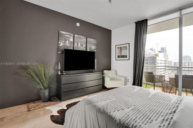 Building Photo - 690 SW 1st Ct