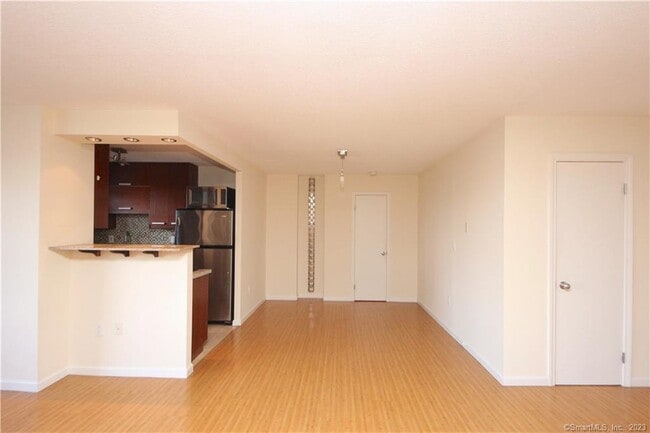 Building Photo - 44 Strawberry Hill Ave