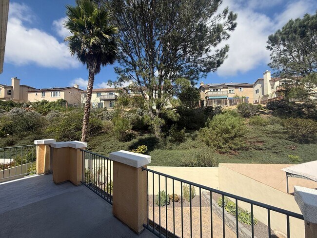 Building Photo - Spacious 3BR/2.5BA Home with Gated Communi...
