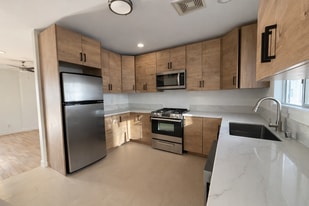 Building Photo - 2427 3rd Ave