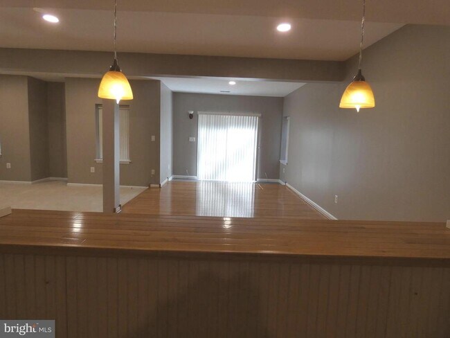 Building Photo - 6422 Lake Meadow Dr