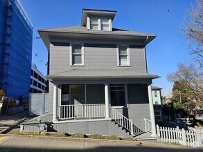 Building Photo - Lee 509