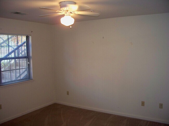 Building Photo - Spacious and Open 2 Bedroom 2 bath apartment/condo, Branson MO