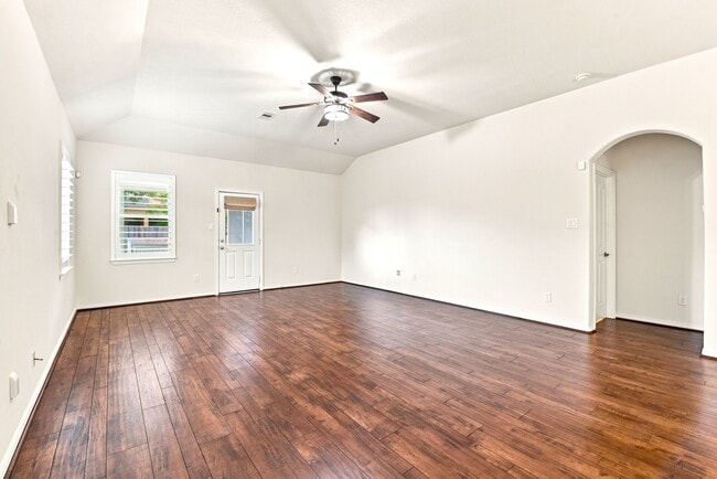Building Photo - 24418 Lakecrest Bend Dr