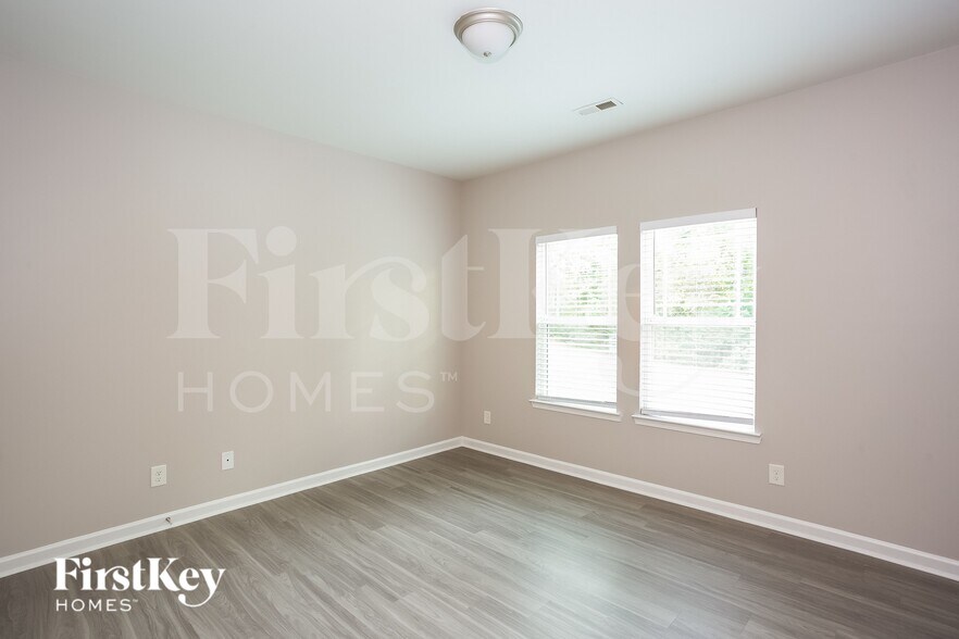 Building Photo - 161 Princess Ave SW