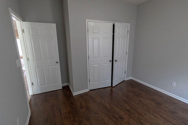 Building Photo - 1945 Center St