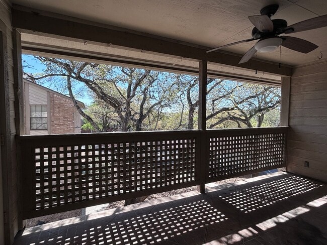 Building Photo - Charming 2BR Condo with Vaulted Ceilings, Fireplace & Pool Access