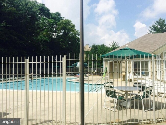 Building Photo - 605 Admiral Dr