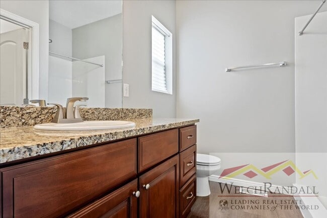 Building Photo - Beautiful Townhome in Sunset