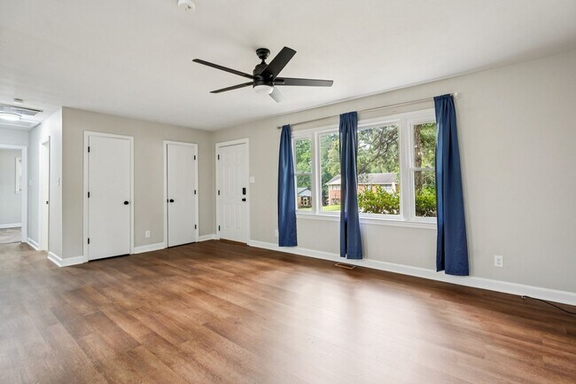 Building Photo - 4BR Brick Ranch with Upgrades & Room to Feel at Home!