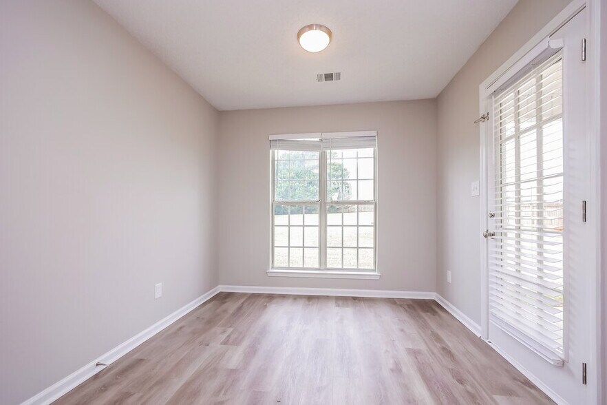 Building Photo - 192 River View Ct