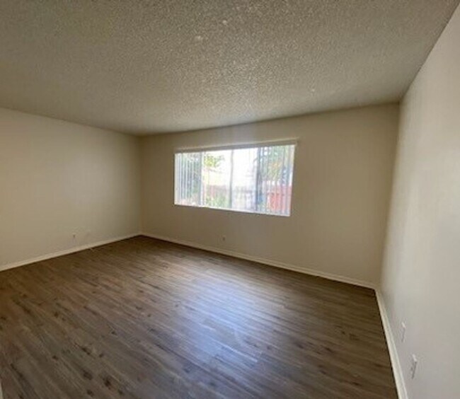 Building Photo - ora211