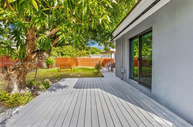 Building Photo - 7548 Adventure Ave