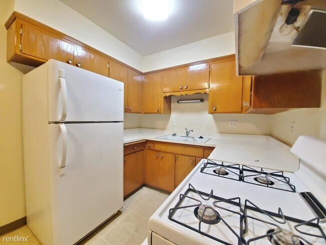 Building Photo - 7343 N Teutonia Ave
