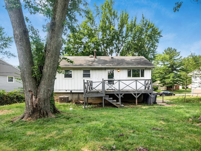 Building Photo - 570 Fairholme Rd