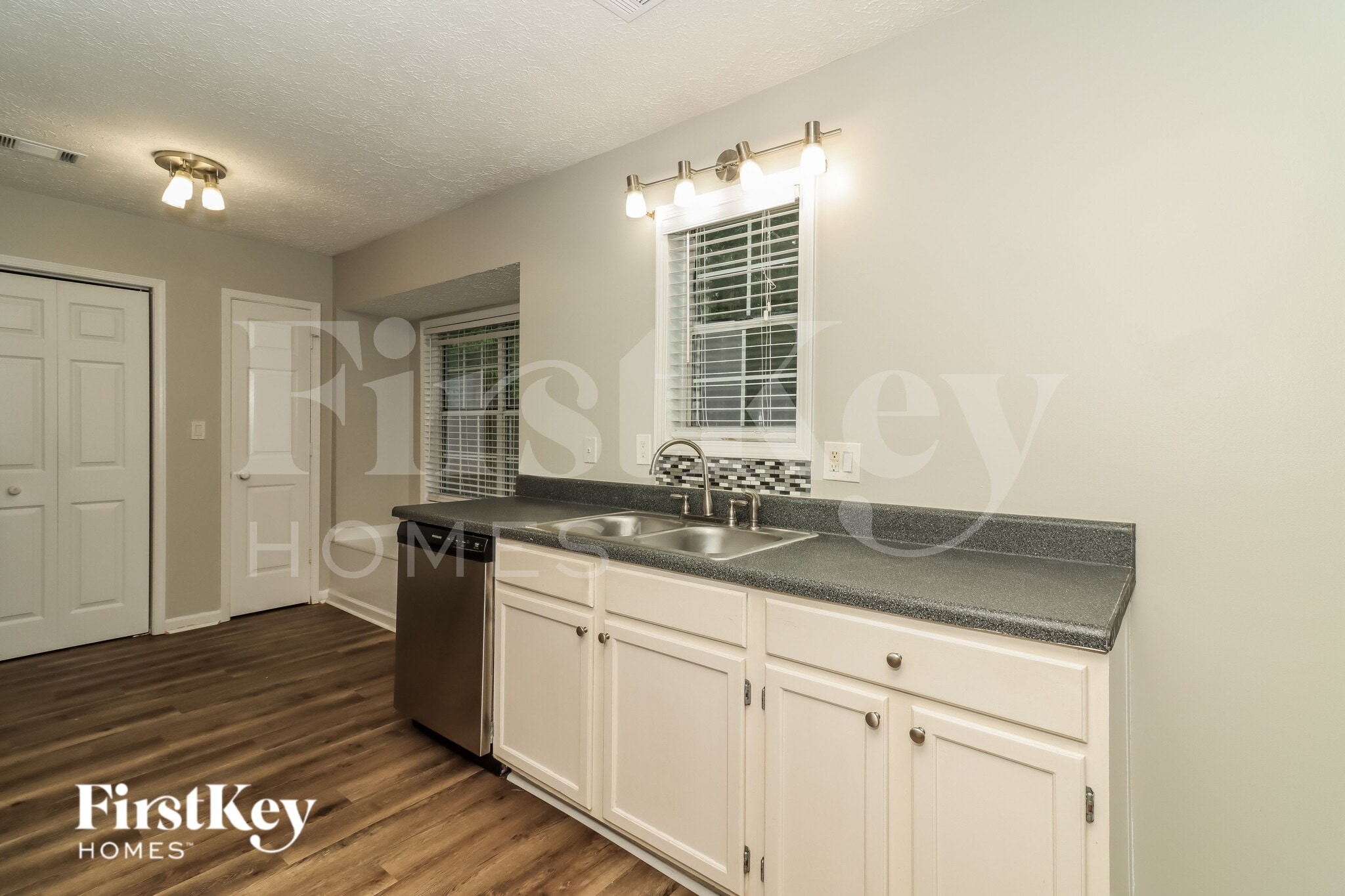 Building Photo - 3765 Willow Ridge Rd