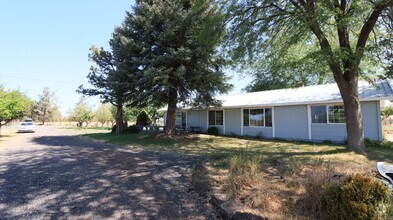 Building Photo - 3/2 Home on  4.85 Acres with views