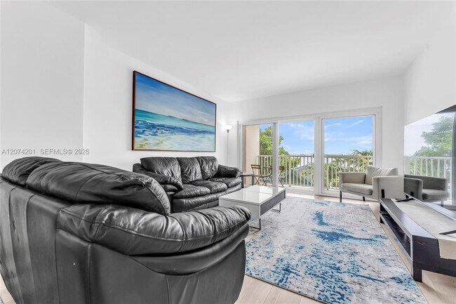 Building Photo - 300 Bayview Dr