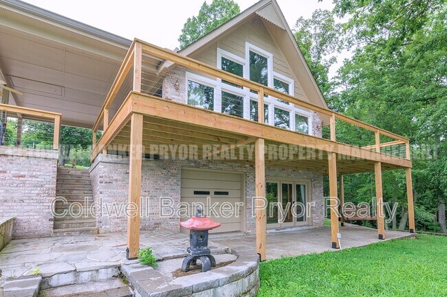 Building Photo - 165 Lakeshore Ct
