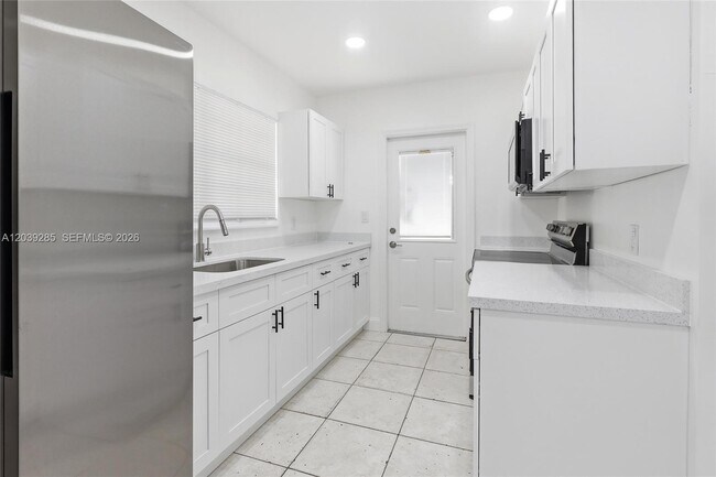 Building Photo - 875 NW 168th Dr