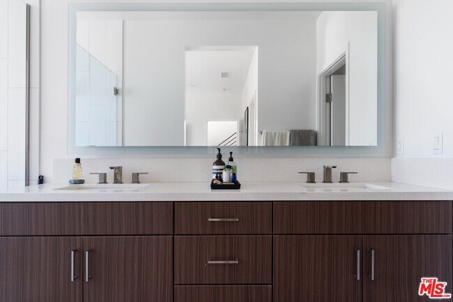 Building Photo - 1902 Liberty Ct