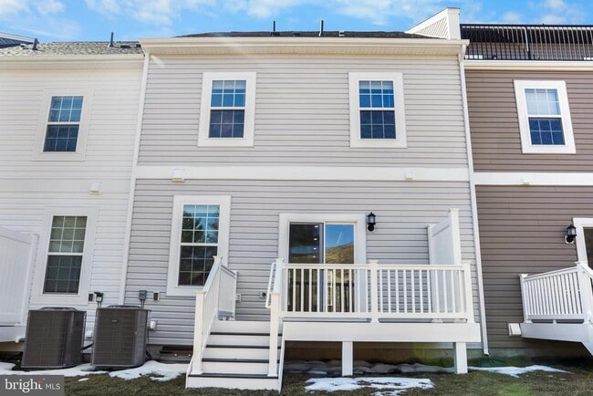 Building Photo - 1705 Water Xing Rd