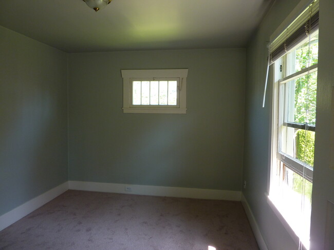 Building Photo - 731 S 49th St