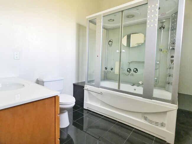 Building Photo - 2810-2814 Chronicle Ave