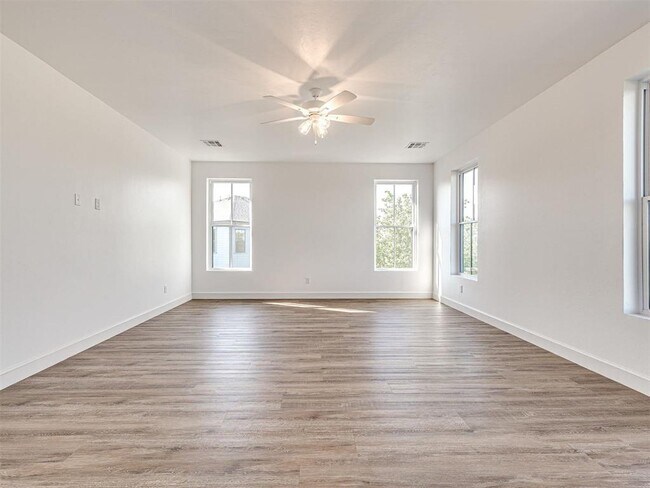 Building Photo - 29612 Memory Ln