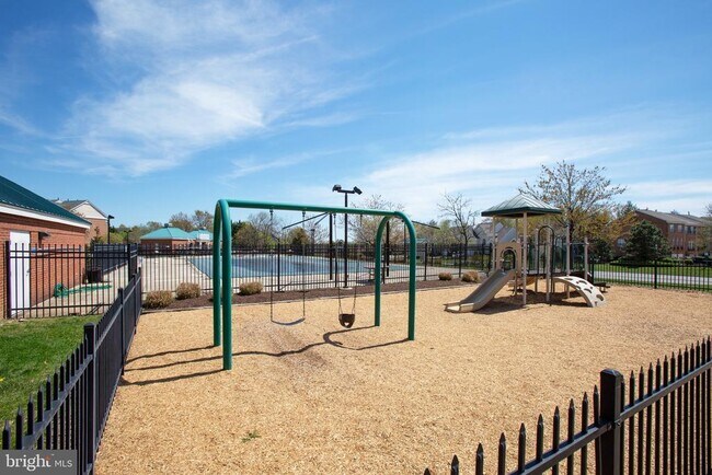 Building Photo - 568 Marina Landing Ln