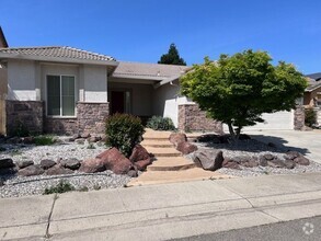 Building Photo - Single level 4 bedroom home close to schoo...