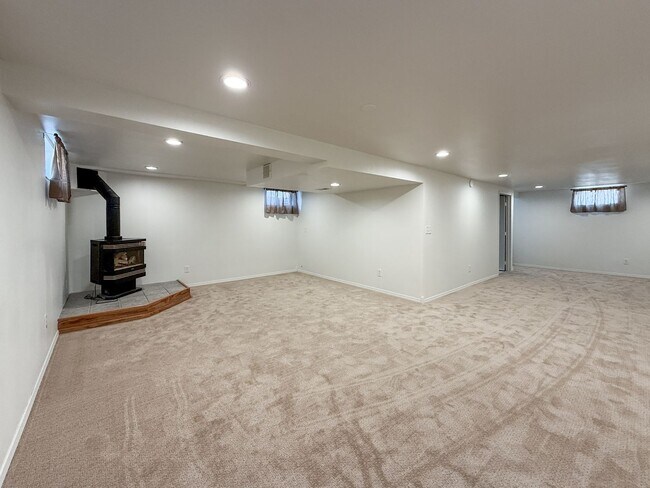 Building Photo - 6119 N Braeburn Dr