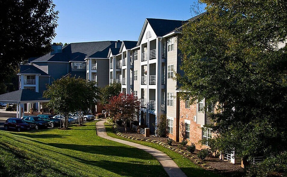 Exterior View - Kings Reserve Sterling 55+ Active Adult Apartment Homes
