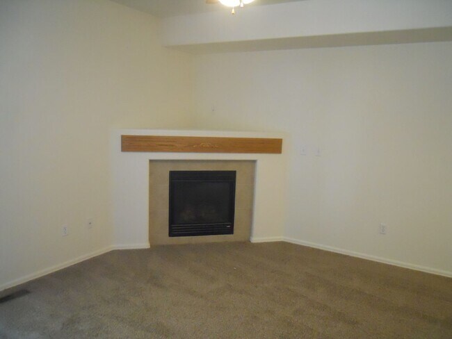 Building Photo - ALL PROSPECTIVE TENANTS MUST SUBMIT A $58 ...